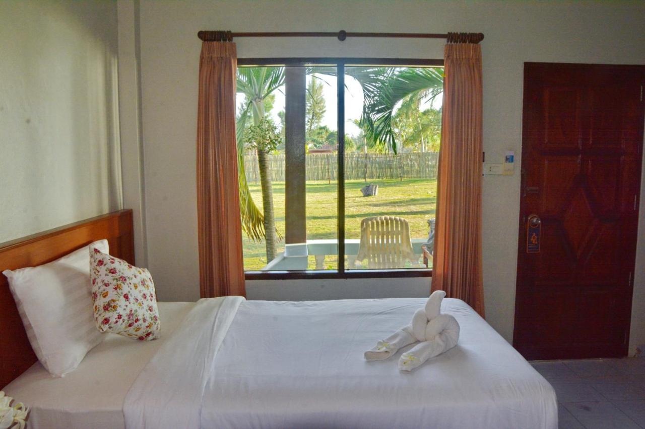 Klongdao Beach Resort Koh Lanta Ngoại thất bức ảnh
