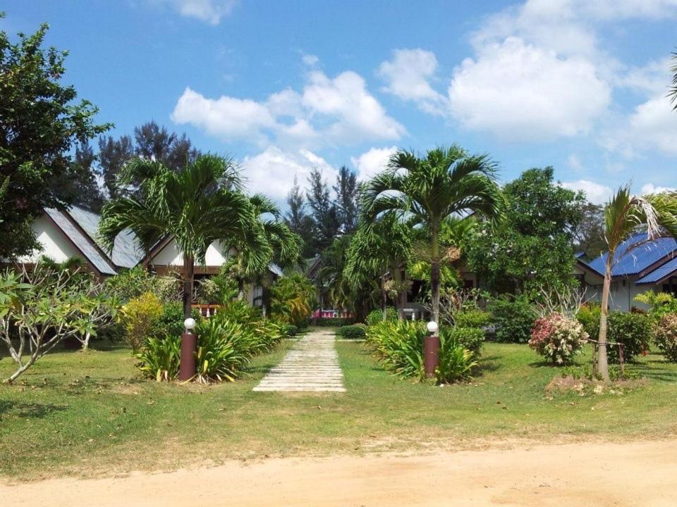 Klongdao Beach Resort Koh Lanta Ngoại thất bức ảnh